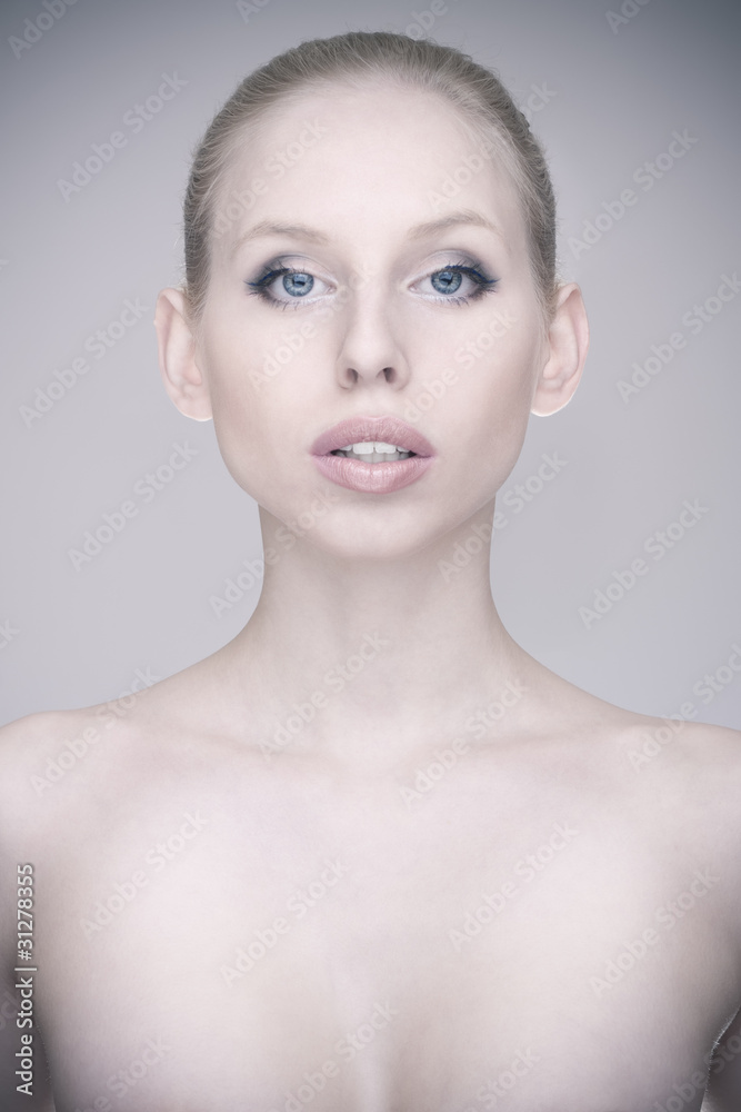 Fototapeta premium sensual blond girl portrait