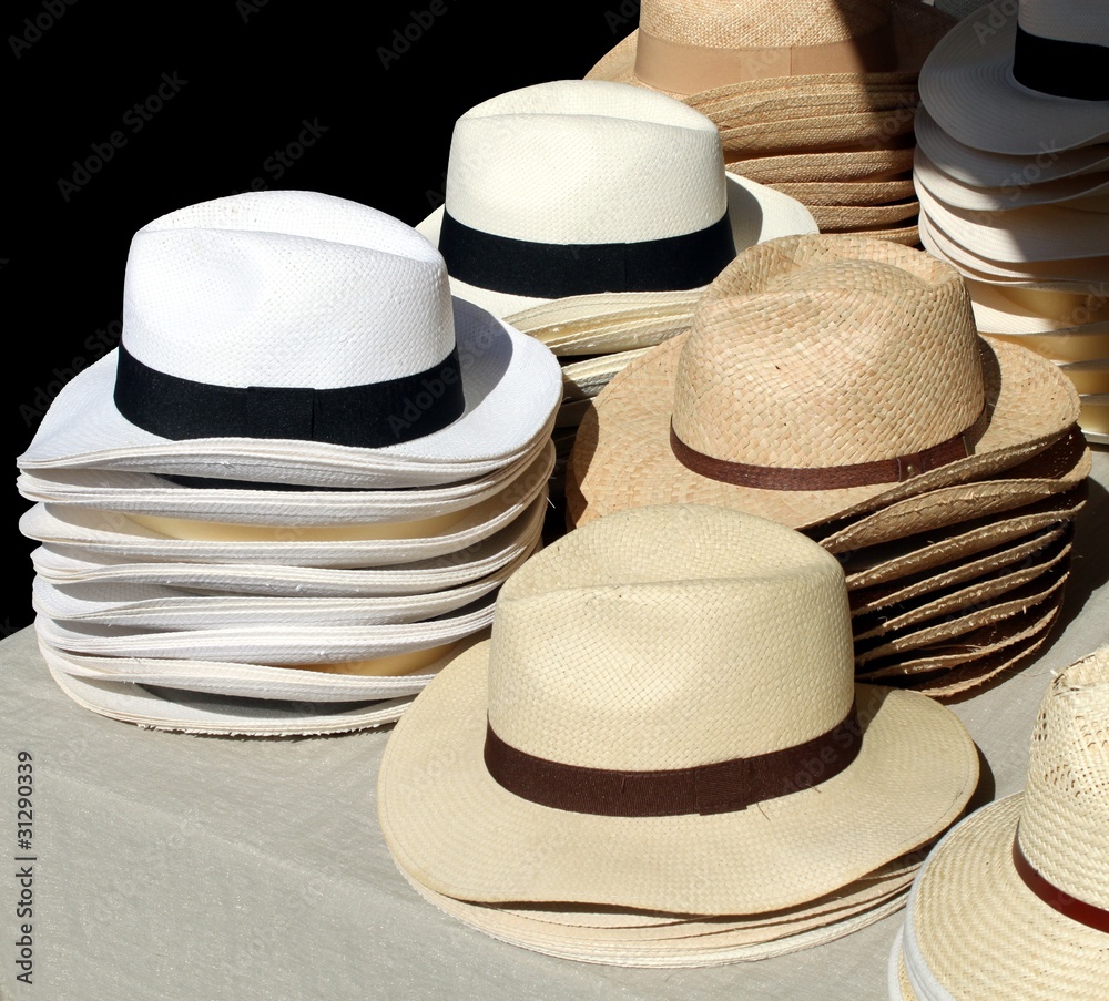 Chapeaux d'été au marché