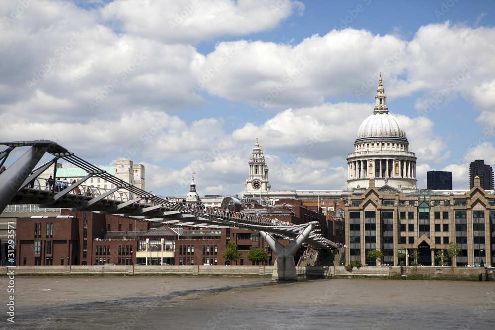 Fototapeta premium St Pauls Cathedral in London