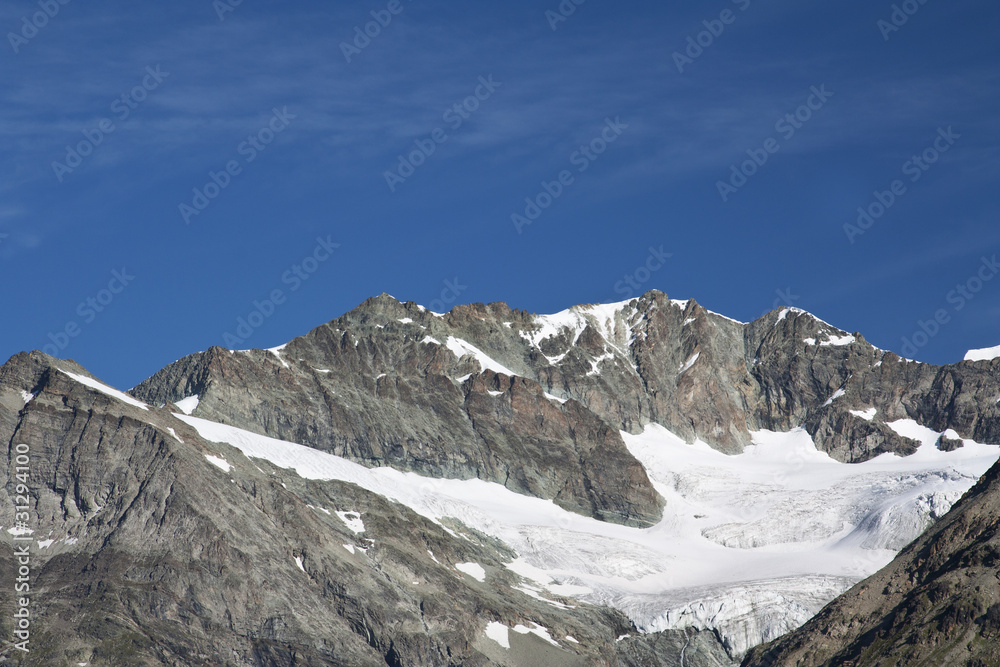 Berge mit Schnee in Alpen