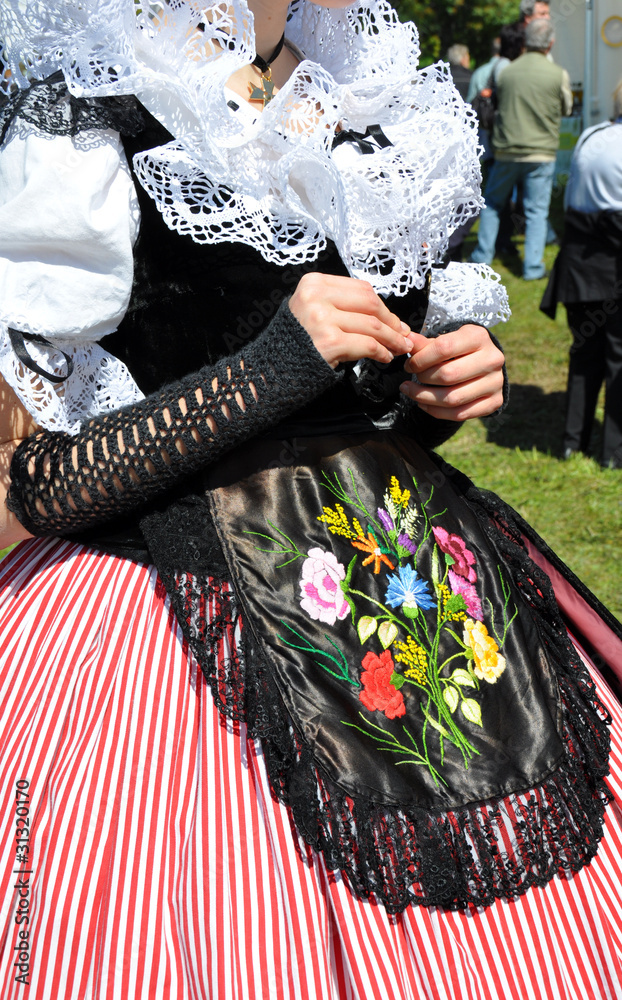 costume folklorique provençal niçois Photos | Adobe Stock