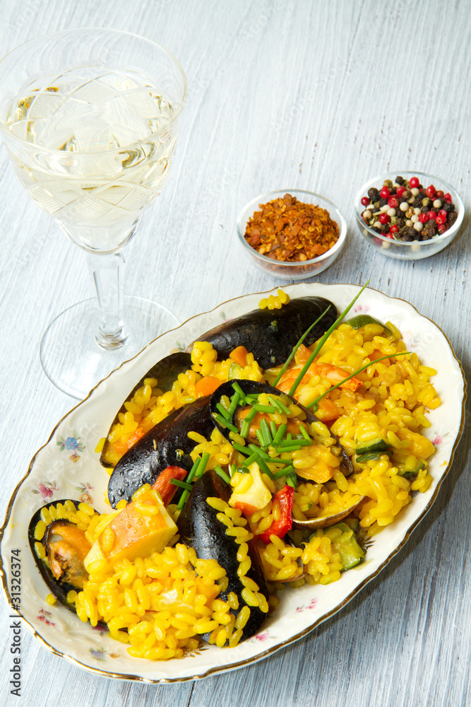 paella di pesce paella di pesce