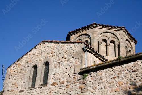 Eglise romane de Montpeyroux, Auvergne photo