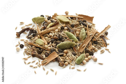 ingredients for garam masala ,  indian spice mix photo