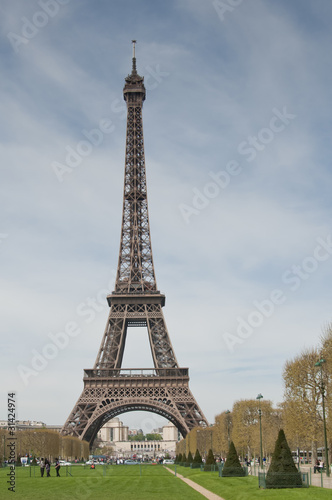 View of the Eiffel tower on a cloudy day © SilviuFlorin