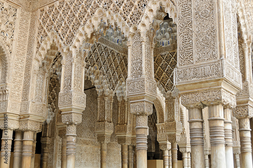 Fototapeta Naklejka Na Ścianę i Meble -  Moorish art and architecture inside the Alhambra, Granada (Spain