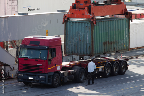 container trucks photo