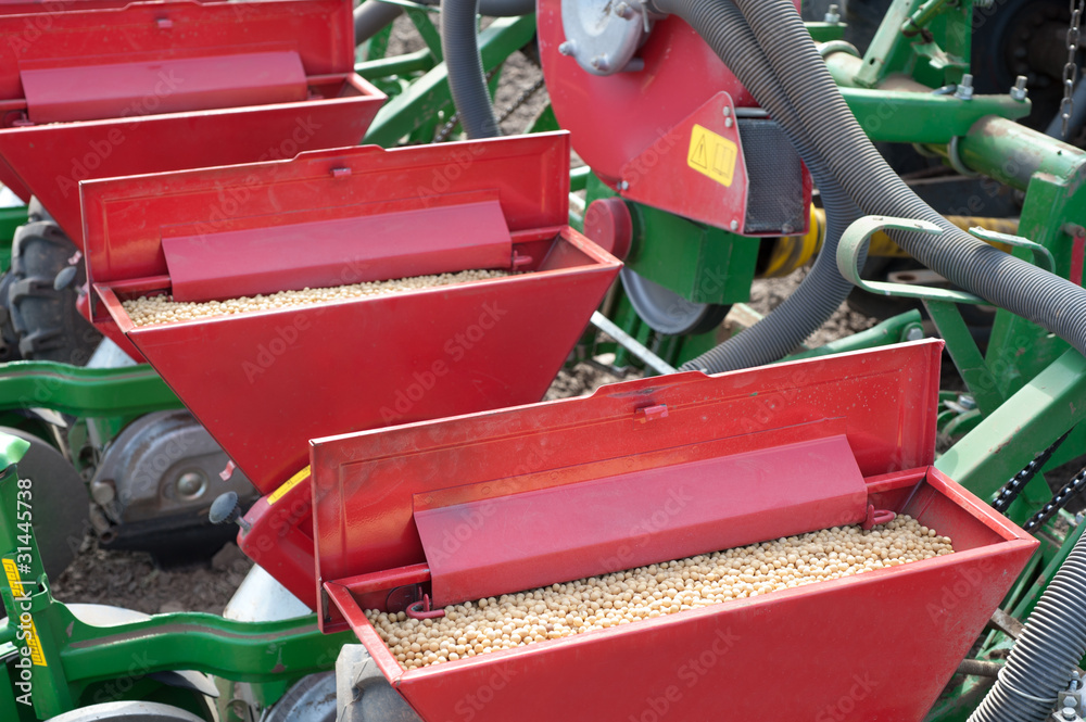 pneumatic seeder to work in the field pneumatic seeder to work in the field
