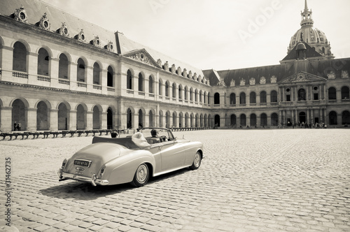Collection car for wedding ceremony in Paris