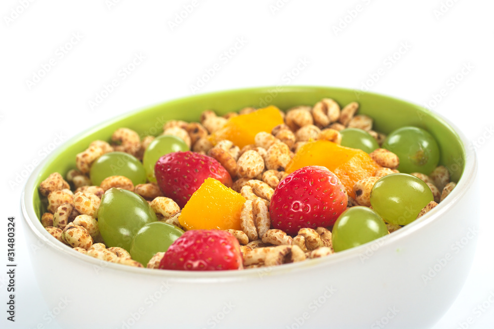 Fruit salad with puffed wheat cereal