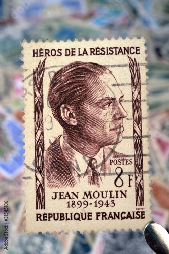 timbres - Héros de la Résistance - Jean Moulin - 8 francs - philatélie France	 photo