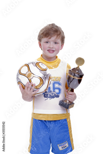 Kind, Fussball und Pokal