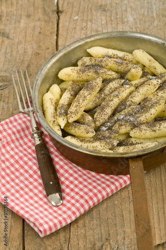 Mohnnudeln