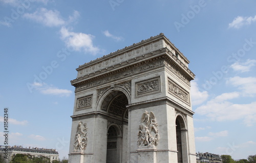 Arc de Triomphe, place de l'Etoile à Paris © Atlantis