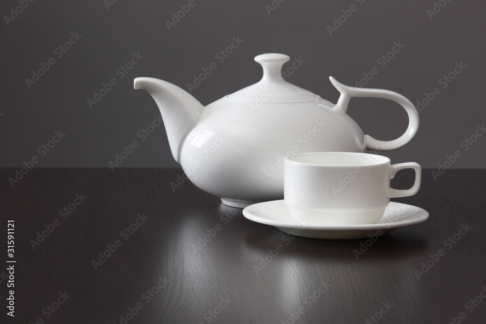 White teapot with a mug White teapot with a mug