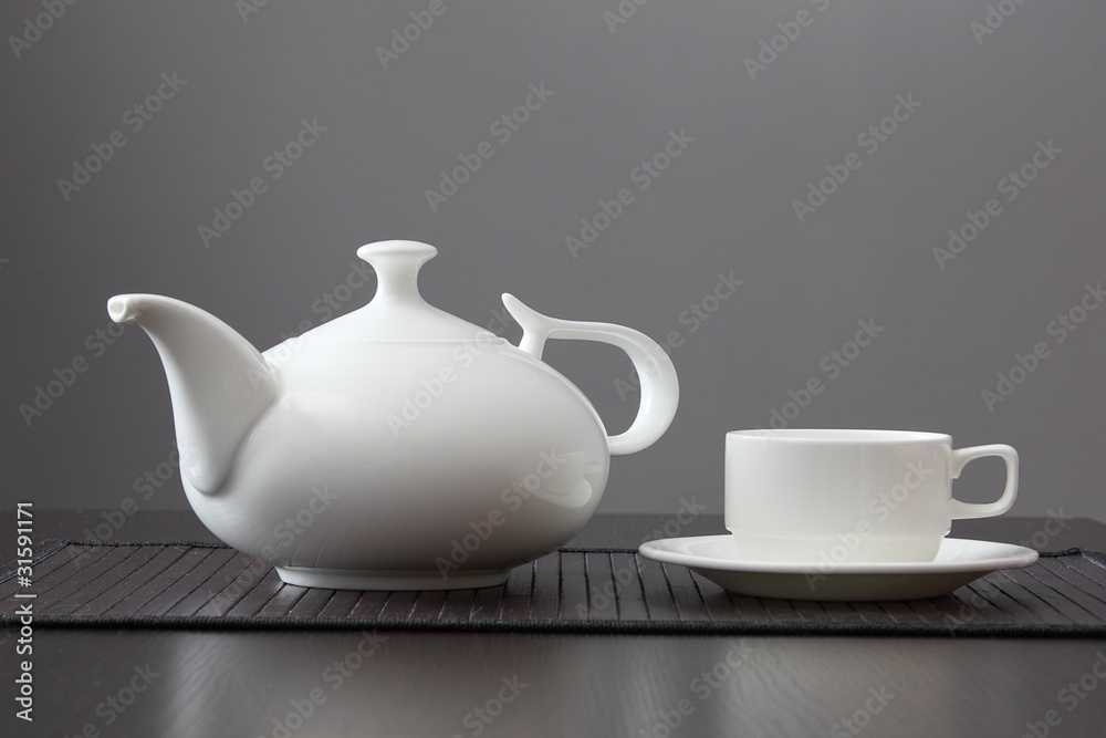 White teapot with a mug White teapot with a mug