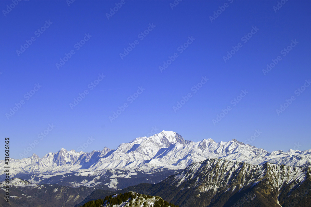 Le Mont-Blanc dans un ciel azur