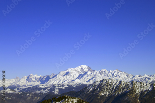 Le Mont-Blanc dans un ciel azur © Ldens