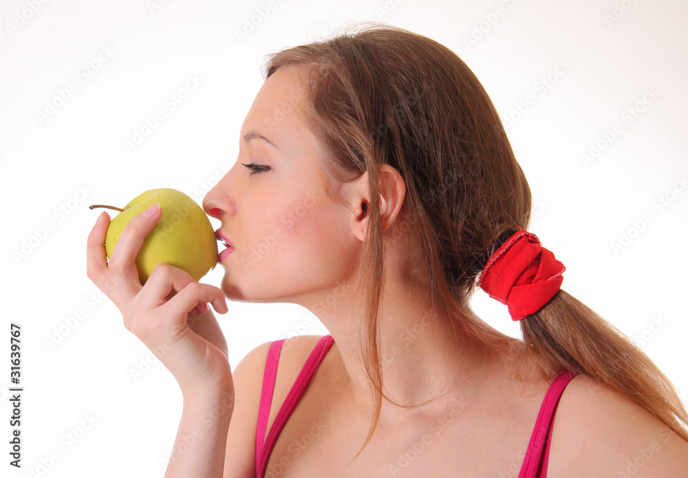 Красивая молодая девушка с зеленым яблоком Stock Photo | Adobe Stock