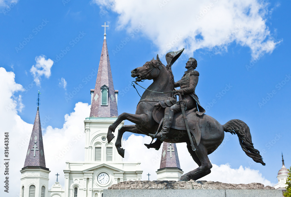 Fototapeta premium Saint Louis Cathedral and statue of Andrew Jackson
