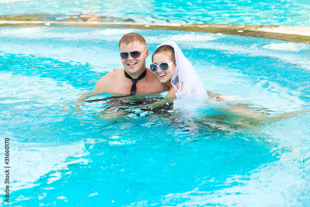 Wedding in jacuzzi