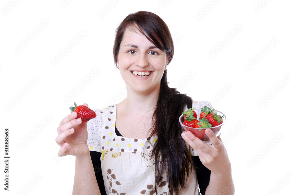 Junge Frau mit Erdbeeren