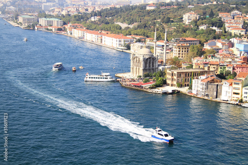 Canvas Print Sea taxi at Ortakoy coast in Istanbul