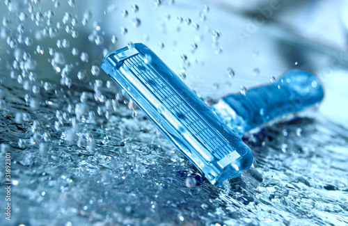 Razor with water splash