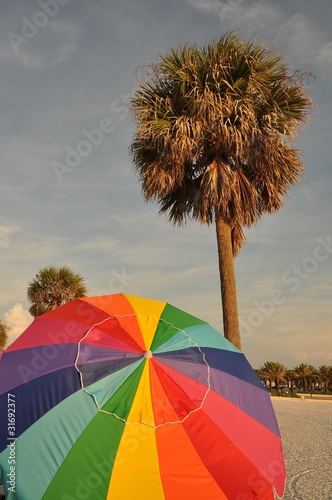 słońce pod parasolem © kravka