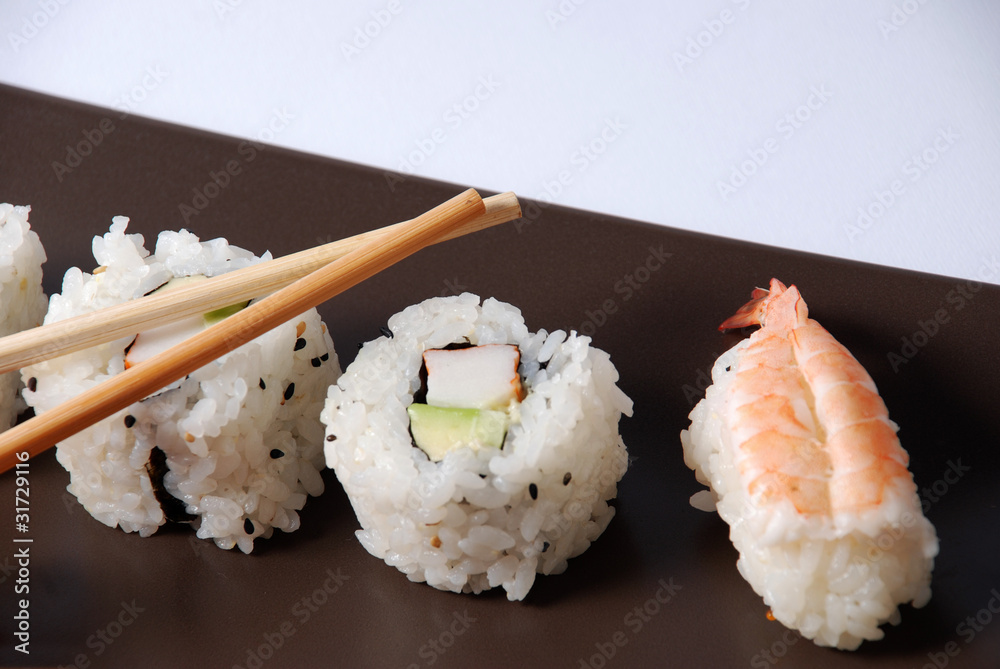 close up di california maki e bacchette close up di california maki e bacchette