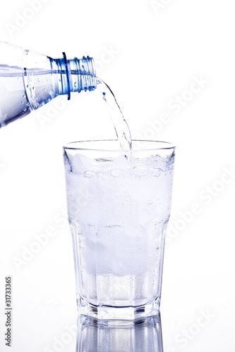 Mineralwasser (volles Glas) #1