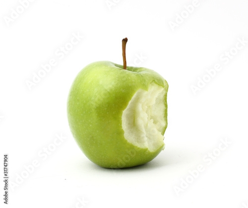 grüner Apfel angebissen