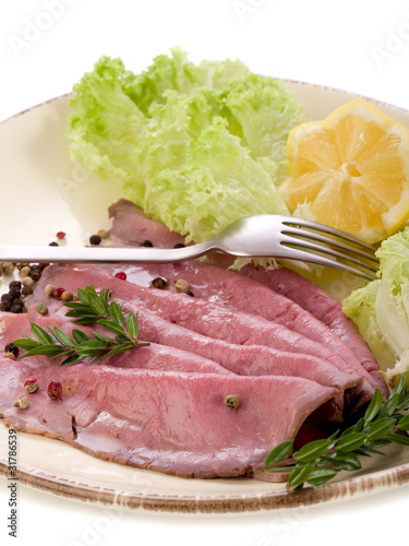roast beef with green salad-roast beef e insalata