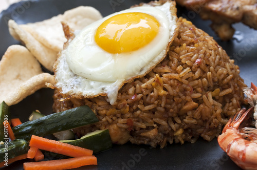 Nasi goreng, riz frit indonésien photo