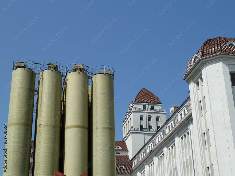 Fototapeta premium historische Hafenmühle in Dresden