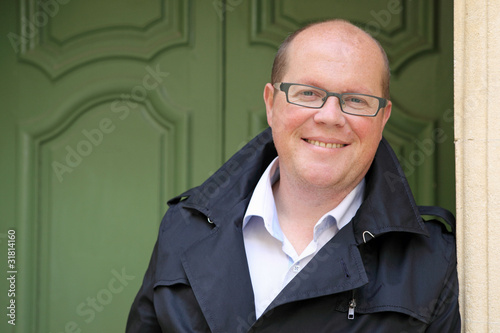 Printemps : Homme heureux et souriant