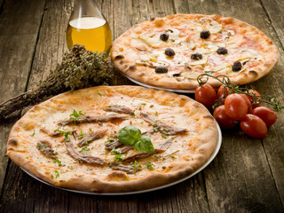 Fototapete Pizzeria Pizza Napoli und Capricciosa neapolitanisch  © Marco Mayer