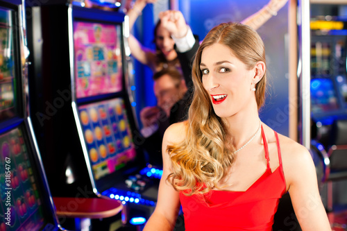 Freunde in Spielcasino