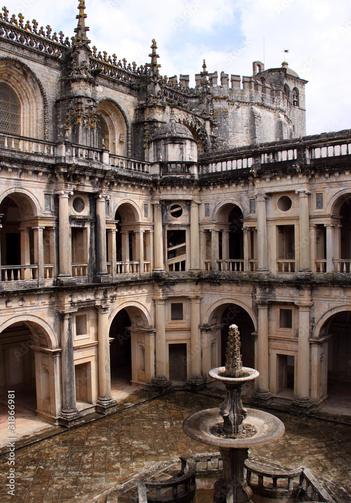 Португалия, декор замка крестоносцев Томар.