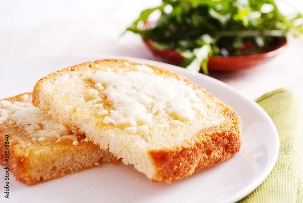 Bread with cottage cheese