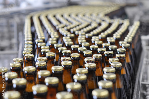Fotografie brewery inside -ampoule filling system // Brauerei Abfüllanlage