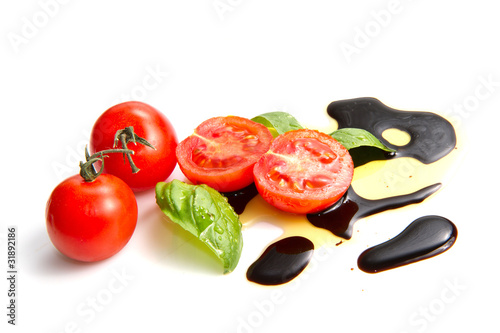 Photos Fresh tomato with balsamic vinegar