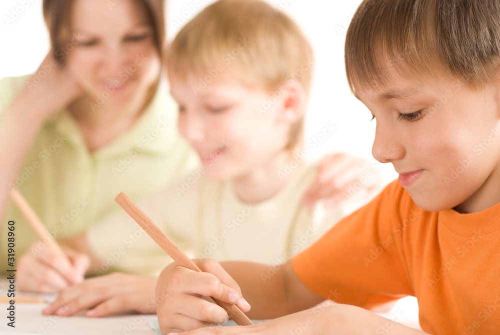 mother draws with sons mother draws with sons