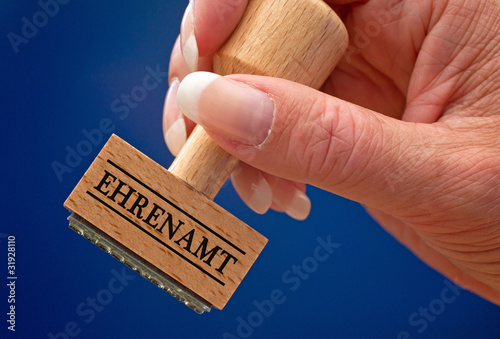 Ehrenamt Stempel mit Hand photo