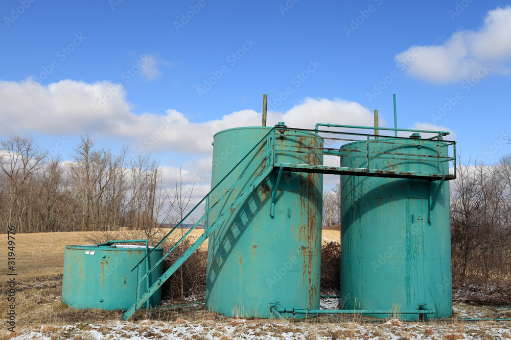 Obraz premium Three oil tanks
