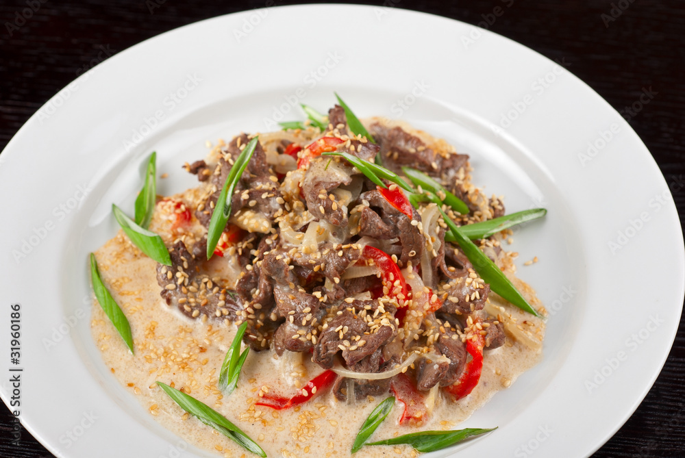 sliced beef roasted with vegetables sliced beef roasted with vegetables