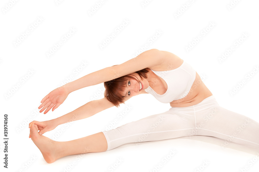 Junge sportliche Gymnastin macht Dehnübungen Junge sportliche Gymnastin macht Dehnübungen