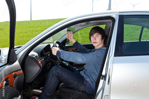 Teenager hat endlich die Fahrerlaubnis 445