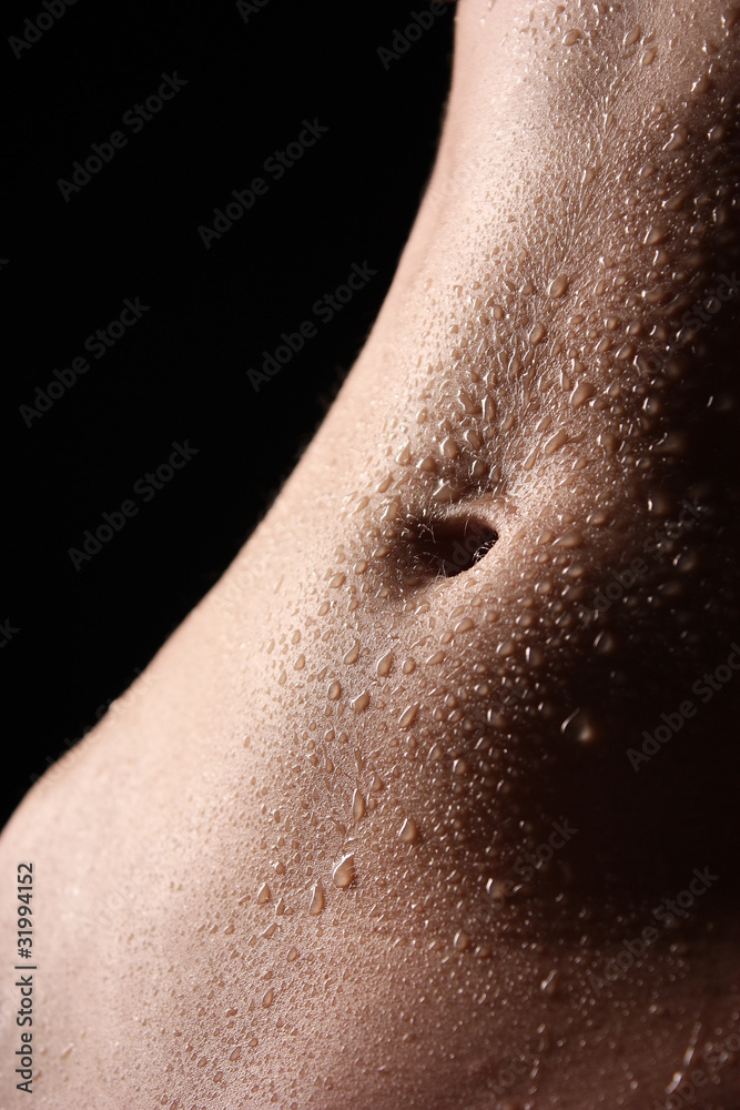 Fototapeta premium Frauenbauch mit Wasser