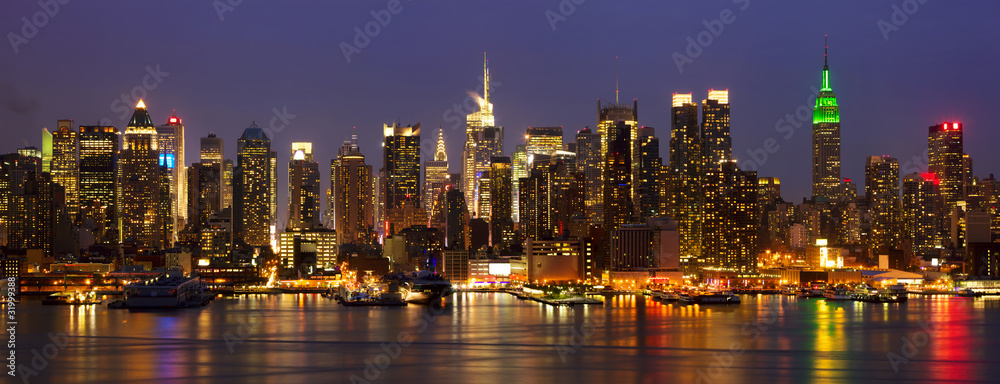 Naklejka premium New York City midtown skyline panorama at night, USA